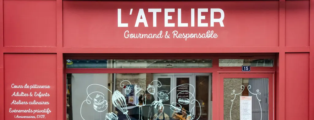 La devanture rouge de L’Atelier, Gourmand & Responsable, 15 avenue Victor Hugo à Lavaur